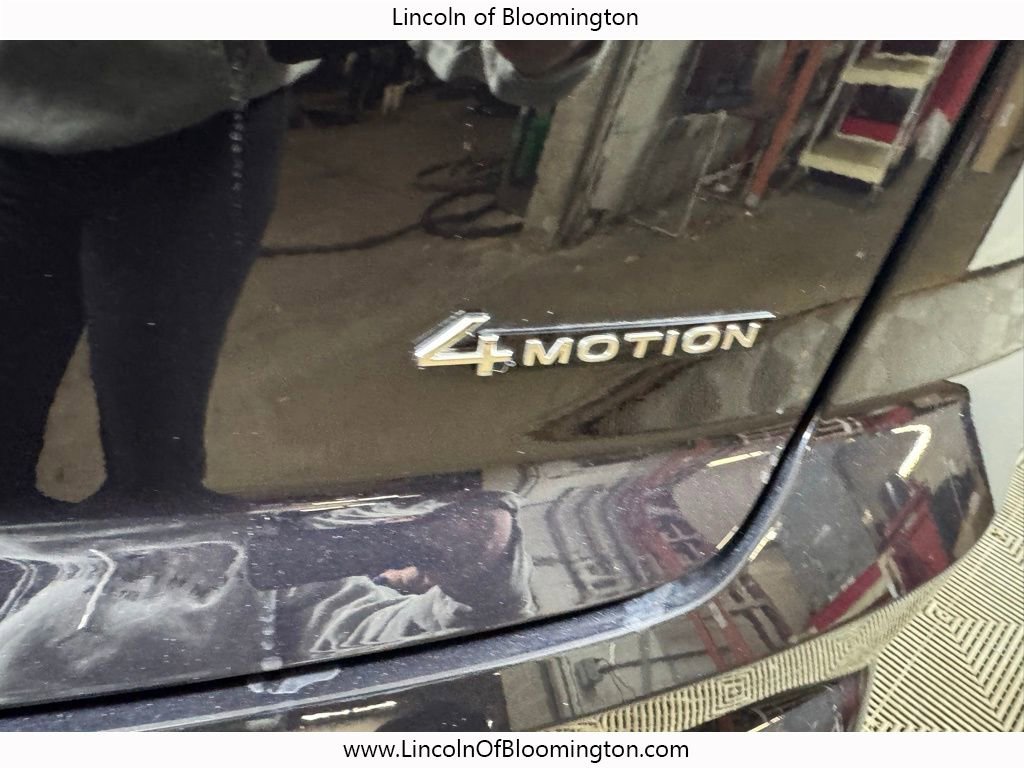 Used 2025 Volkswagen Atlas Cross Sport SEL Premium R-Line image 28