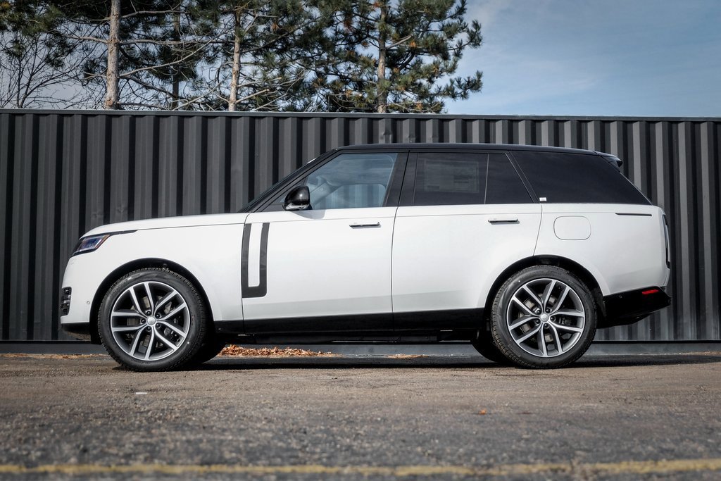 New 2025 Land Rover Range Rover SE image 3