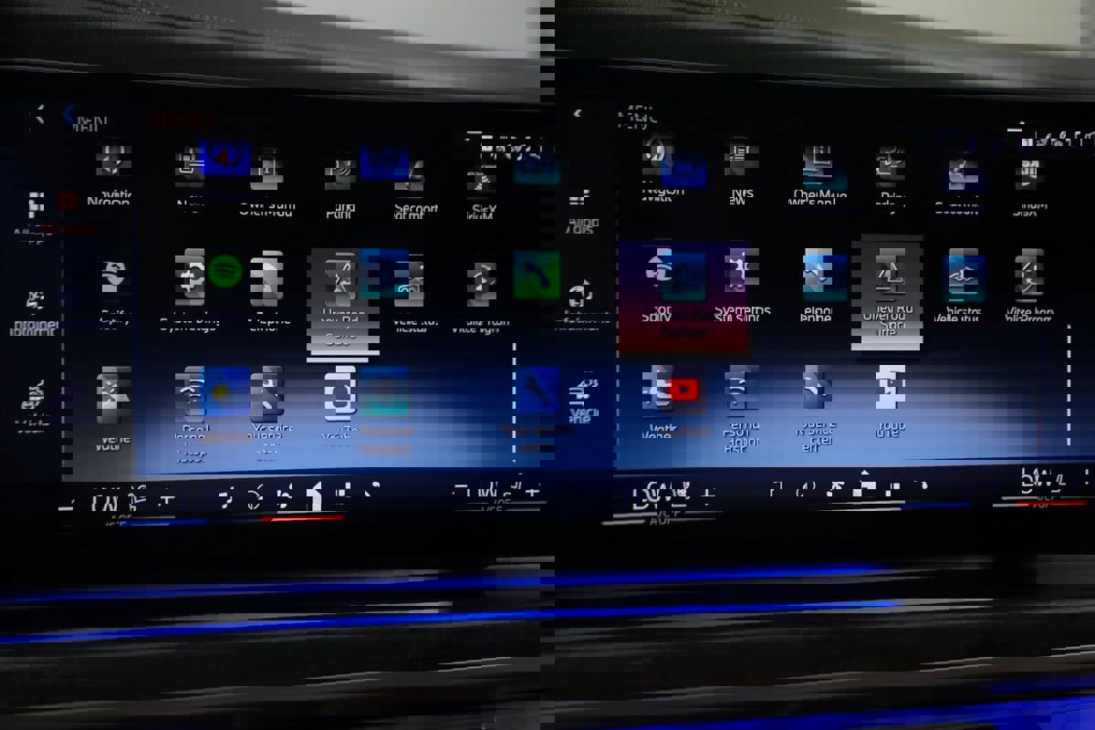 Used 2023 BMW 760i xDrive image 44