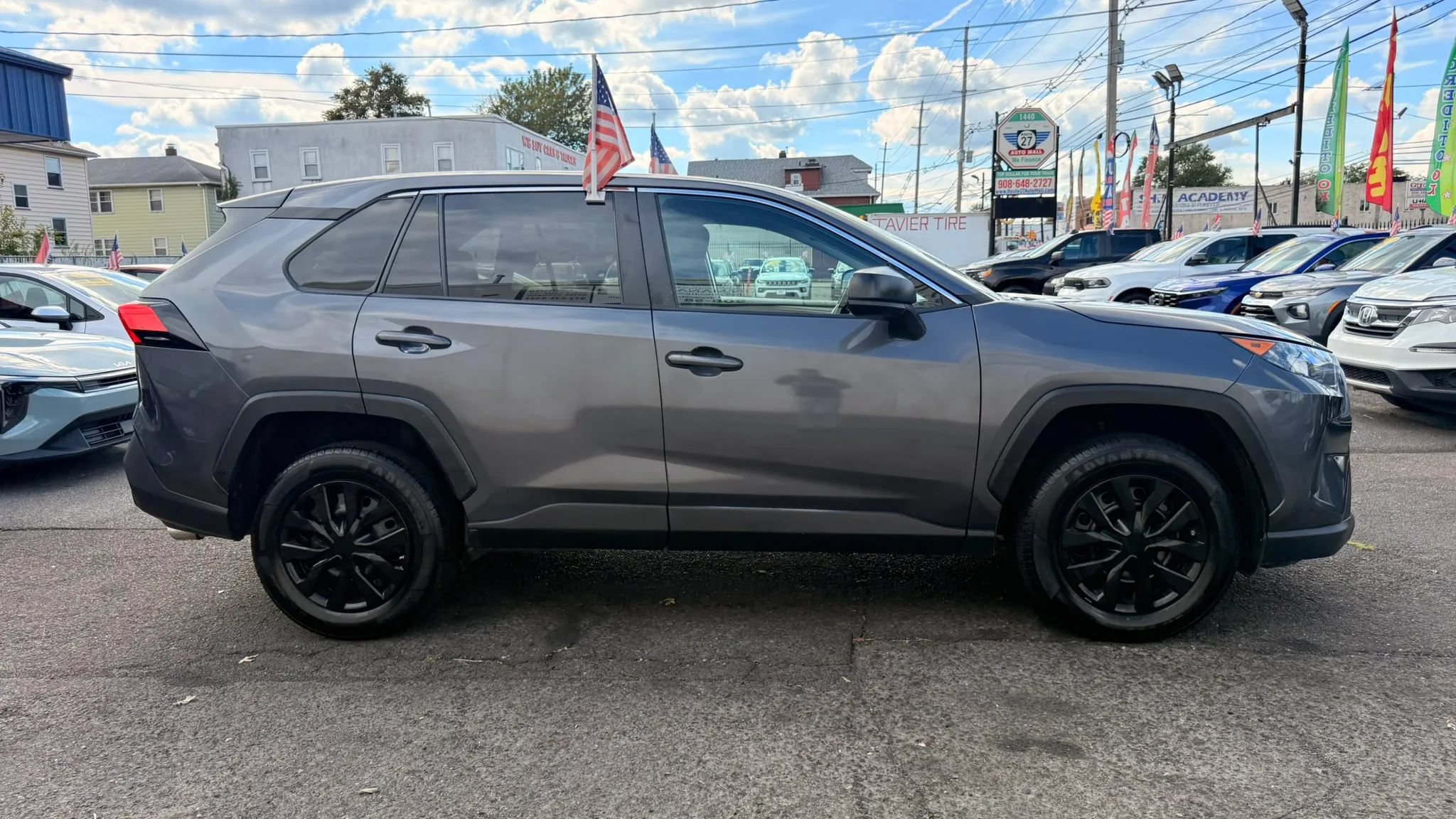 Used 2022 Toyota RAV4 LE FWD image 11