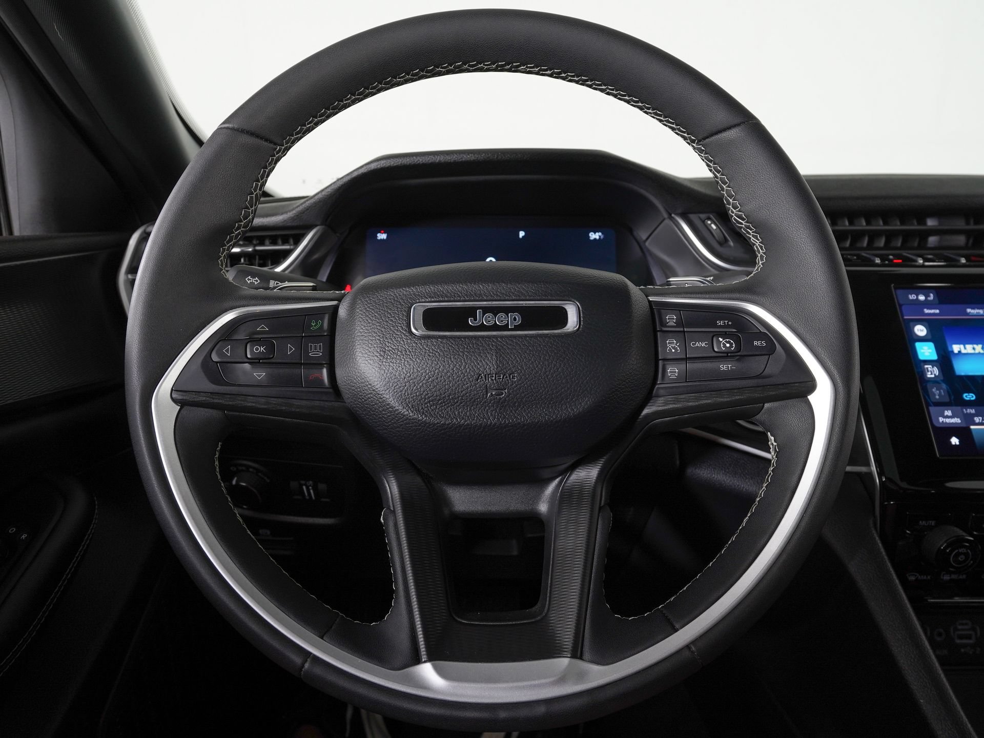 Used 2023 Jeep Grand Cherokee Altitude AWD/4WD image 17