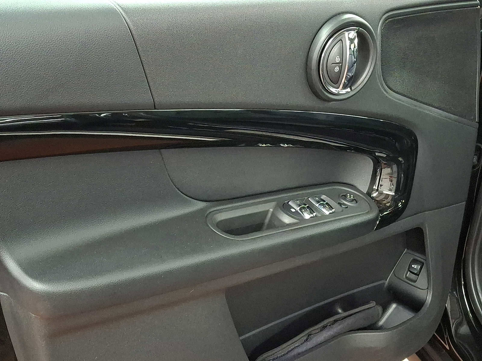 Used 2020 MINI Cooper Countryman S w/ Storage Package image 9