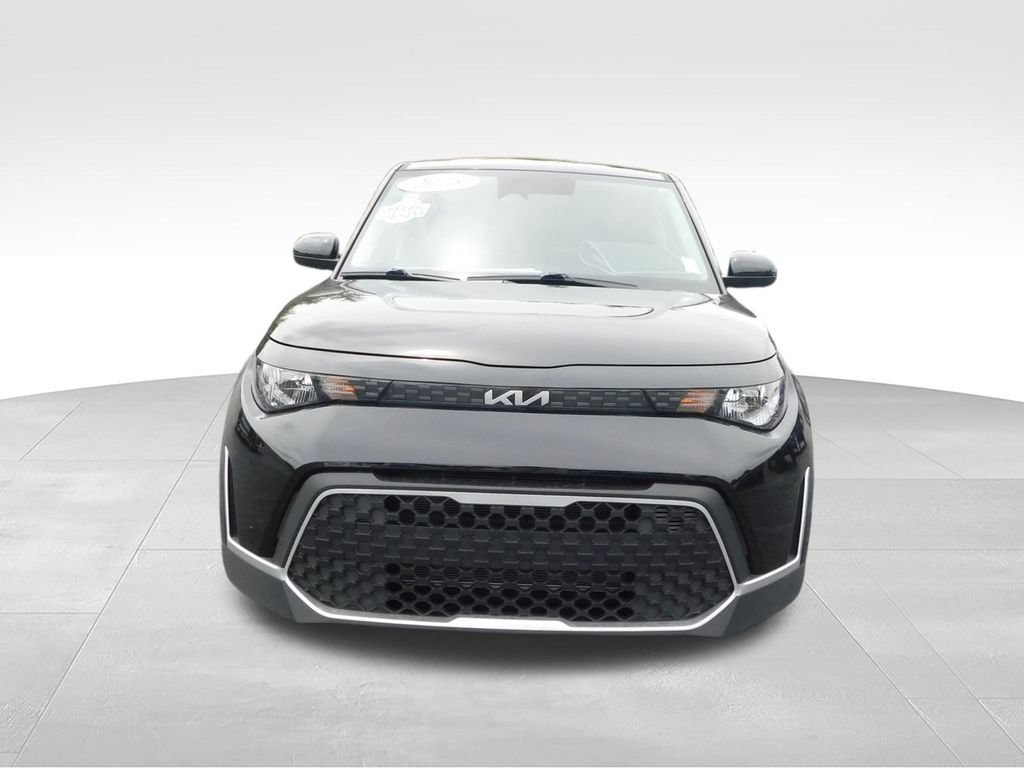 Used 2025 Kia Soul LX w/ LX Technology Package FWD image 8