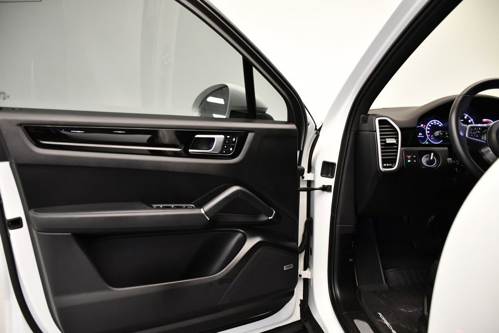 Used 2022 Porsche Cayenne image 34