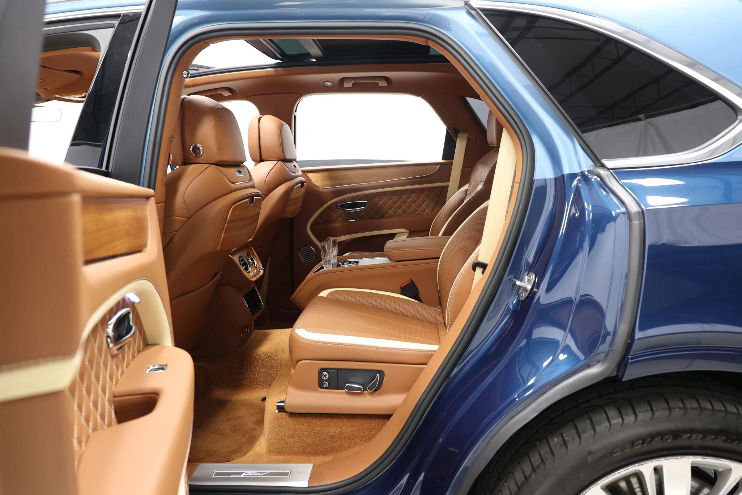 Used 2023 Bentley Bentayga Speed image 63