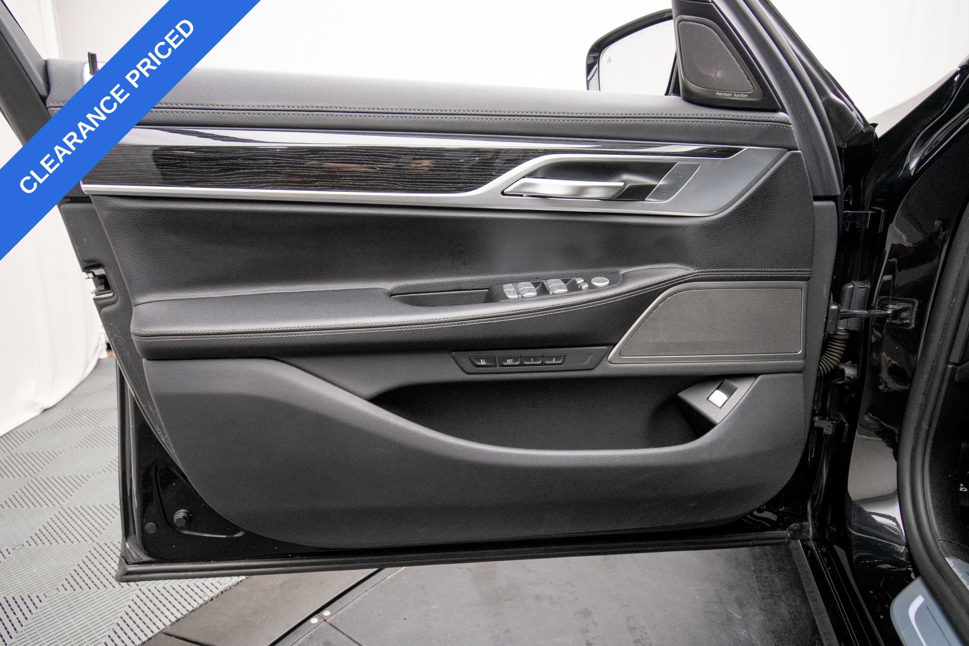 Used 2020 BMW 740i xDrive AWD/4WD image 25