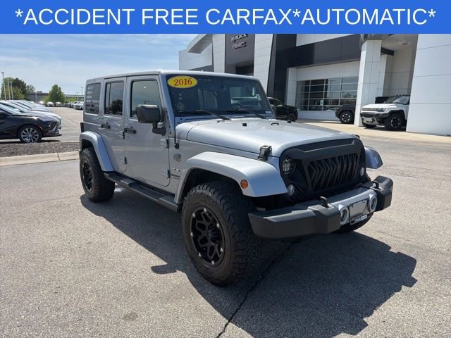 Used 2016 Jeep Wrangler Unlimited Sahara w/ Dual Top Group AWD/4WD image 3