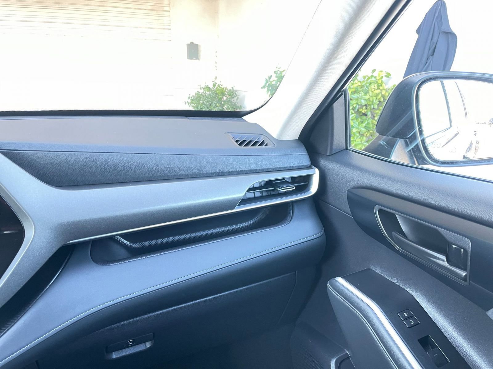 Used 2025 Toyota Highlander LE image 37