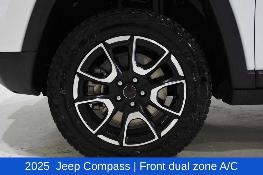 Used 2025 Jeep Compass Trailhawk AWD/4WD image 6
