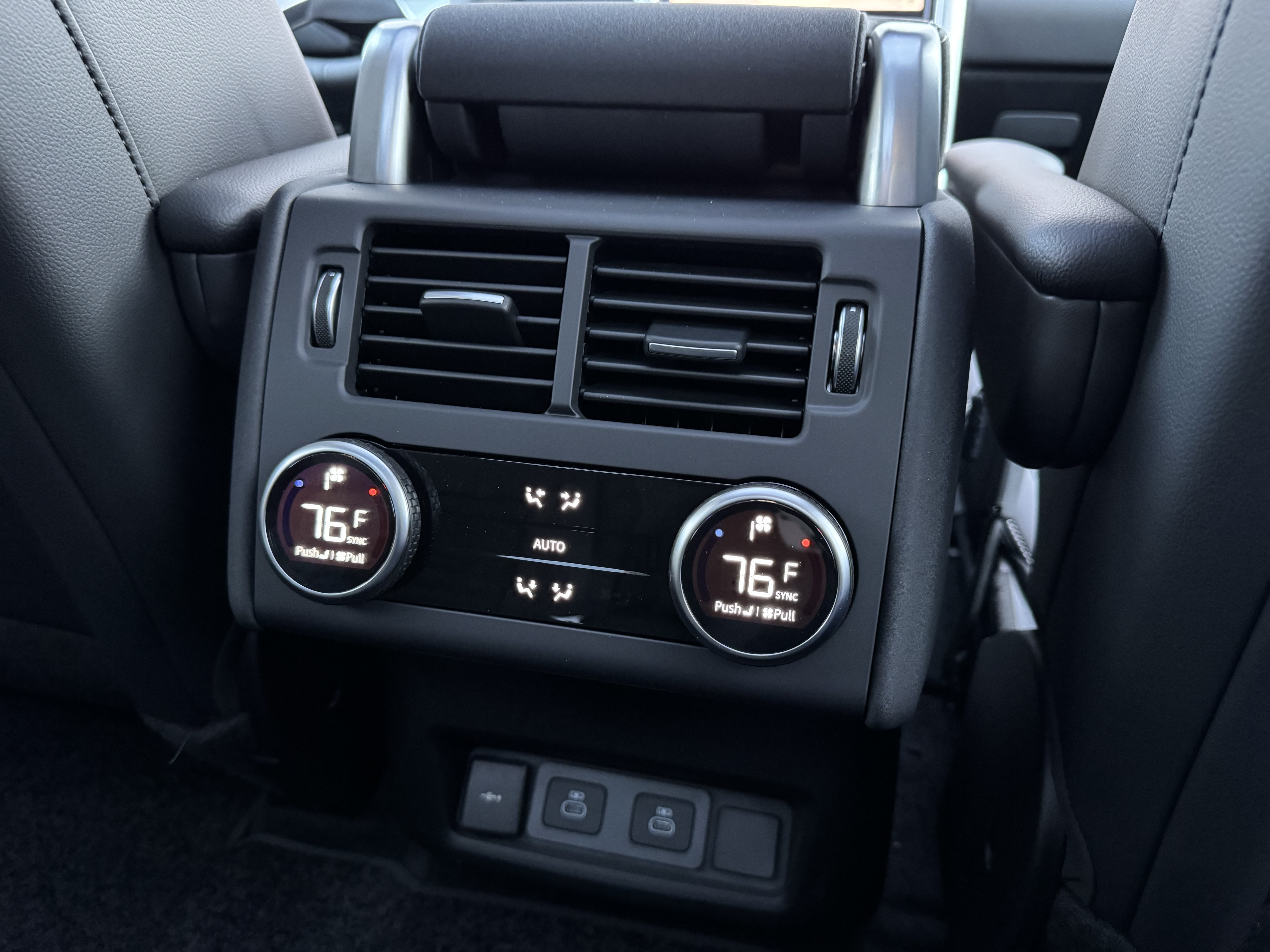 New 2026 Land Rover Discovery Limited Edition AWD/4WD image 30