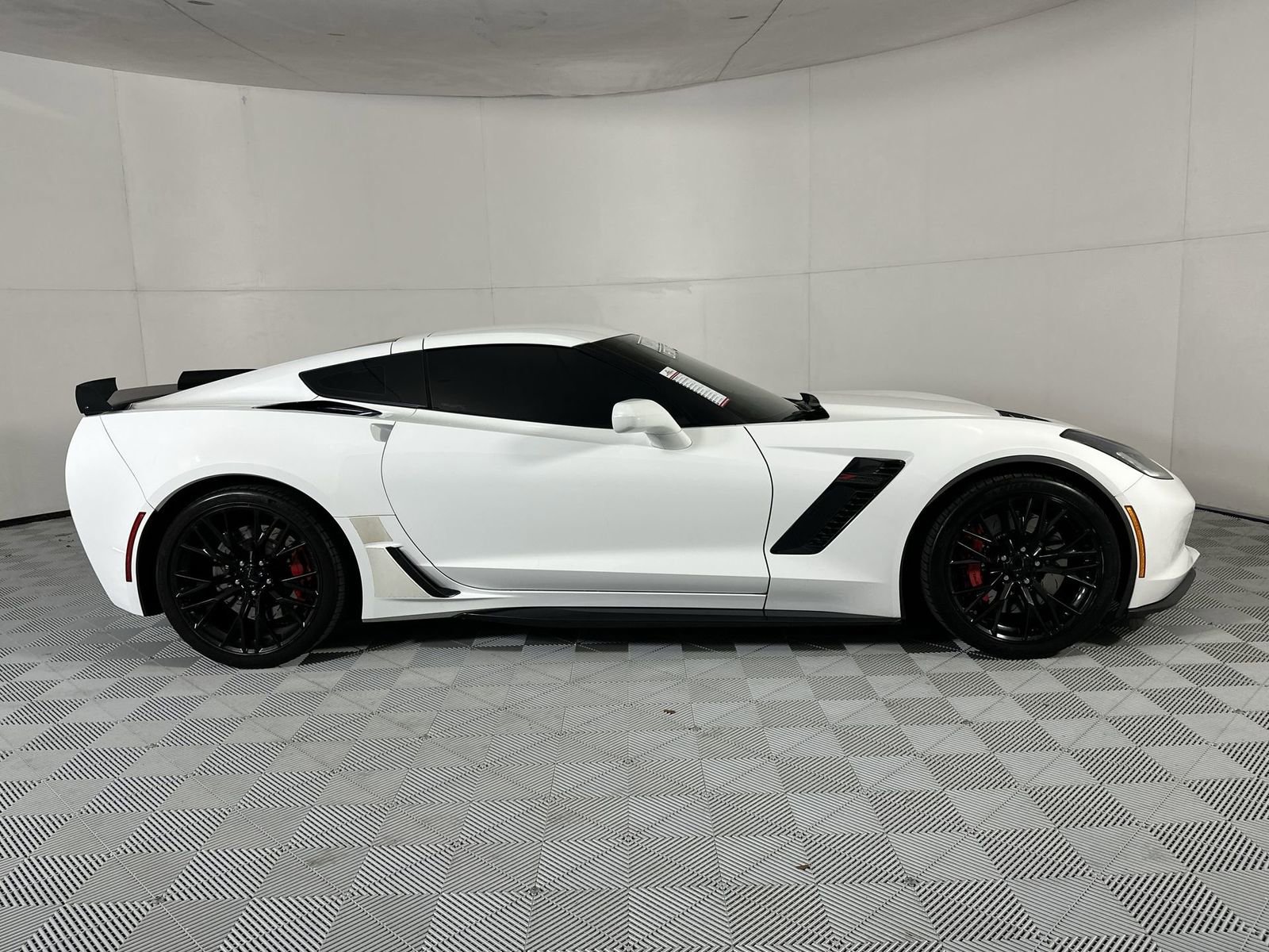 Used 2017 Chevrolet Corvette Z06 RWD image 9