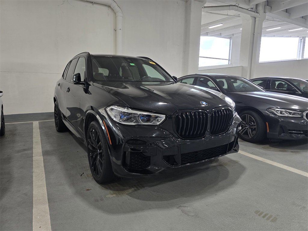 Certified 2022 BMW X5 sDrive40i w/ M Sport Package image 2