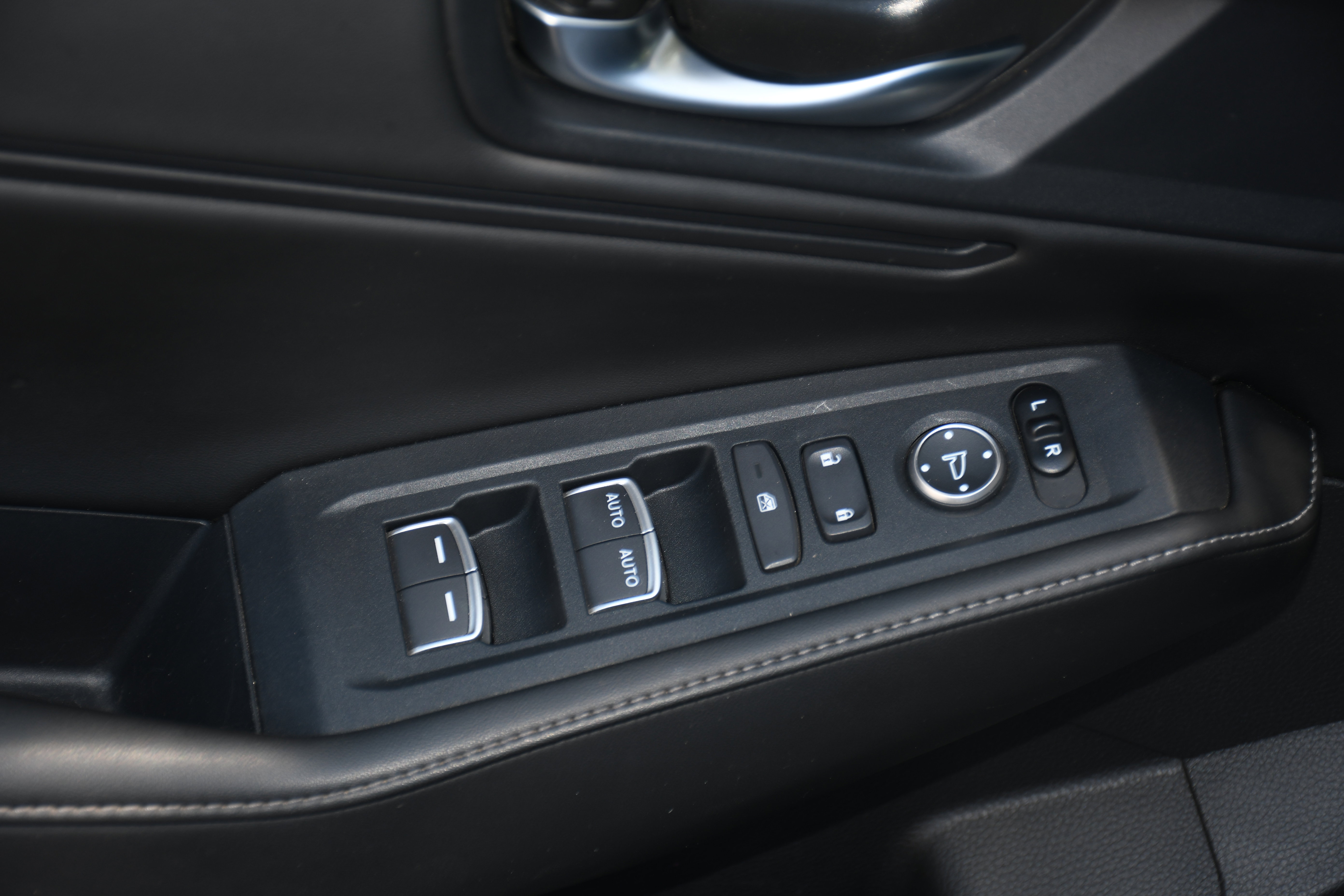 Used 2025 Honda Accord Sport image 11