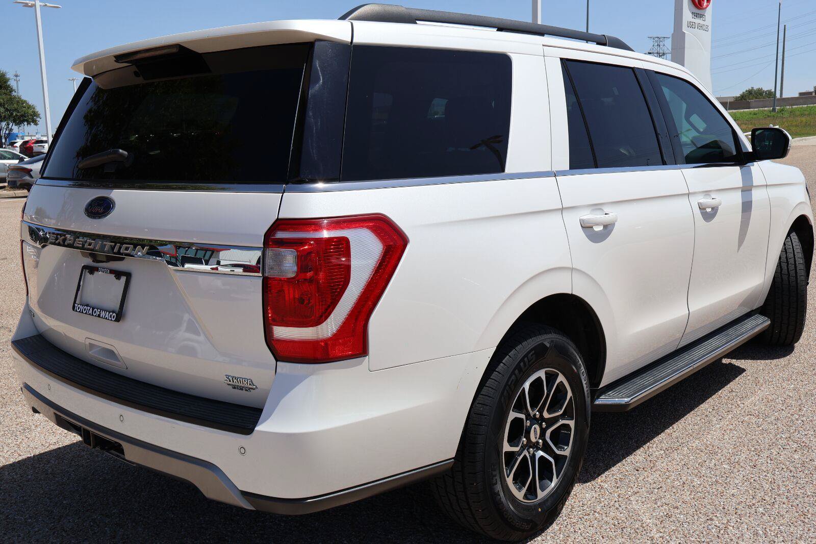 Used 2019 Ford Expedition XLT w/ Equipment Group 202A RWD image 3