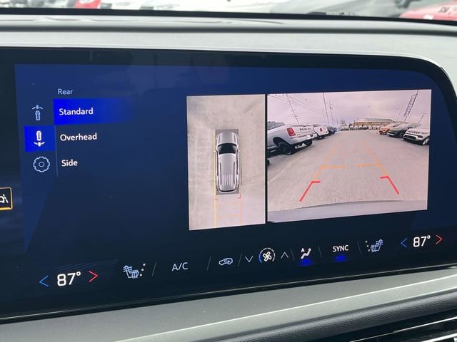 Used 2024 Chevrolet Traverse LT image 34