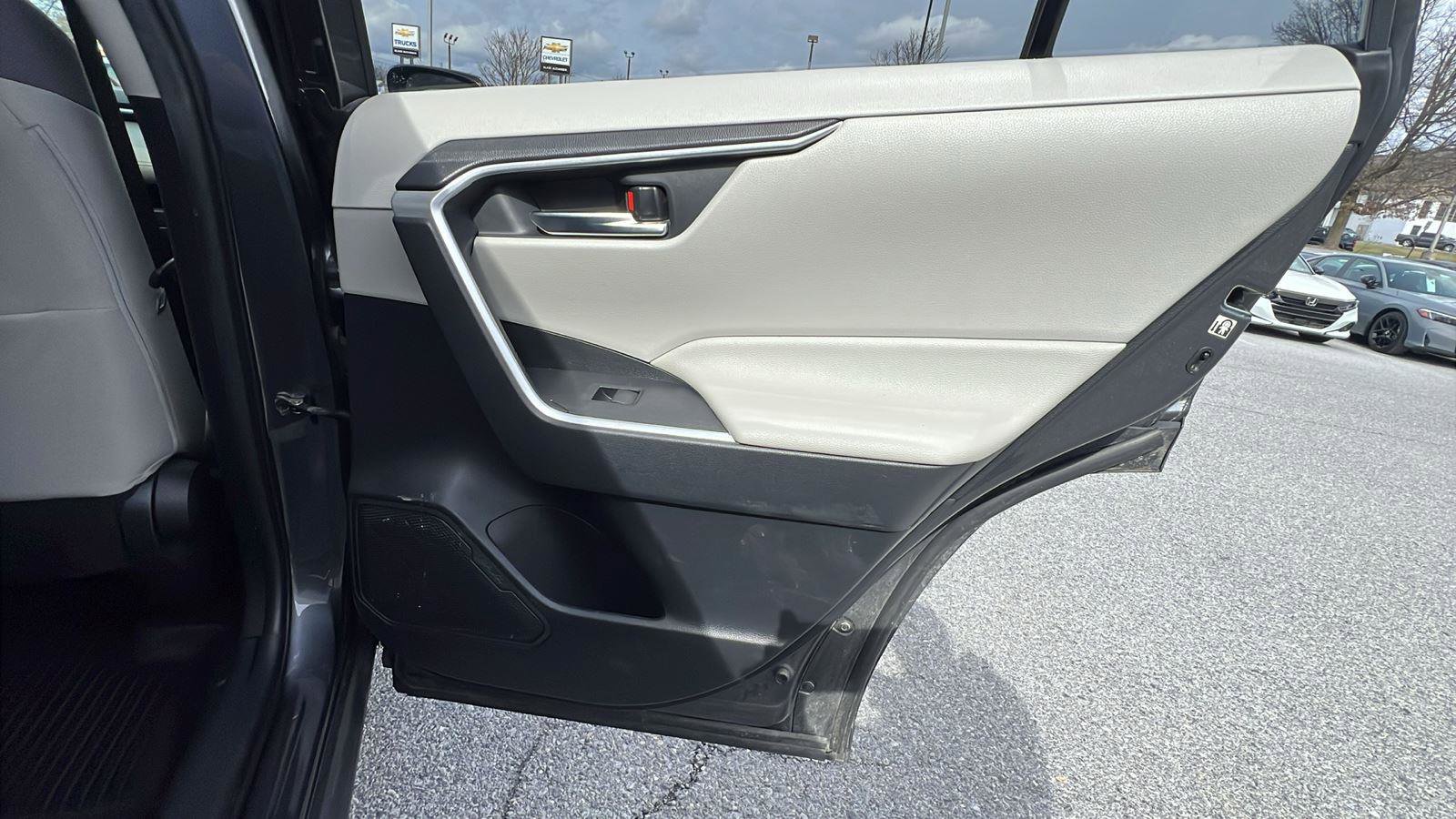 Used 2019 Toyota RAV4 XLE w/ Convenience Package image 13