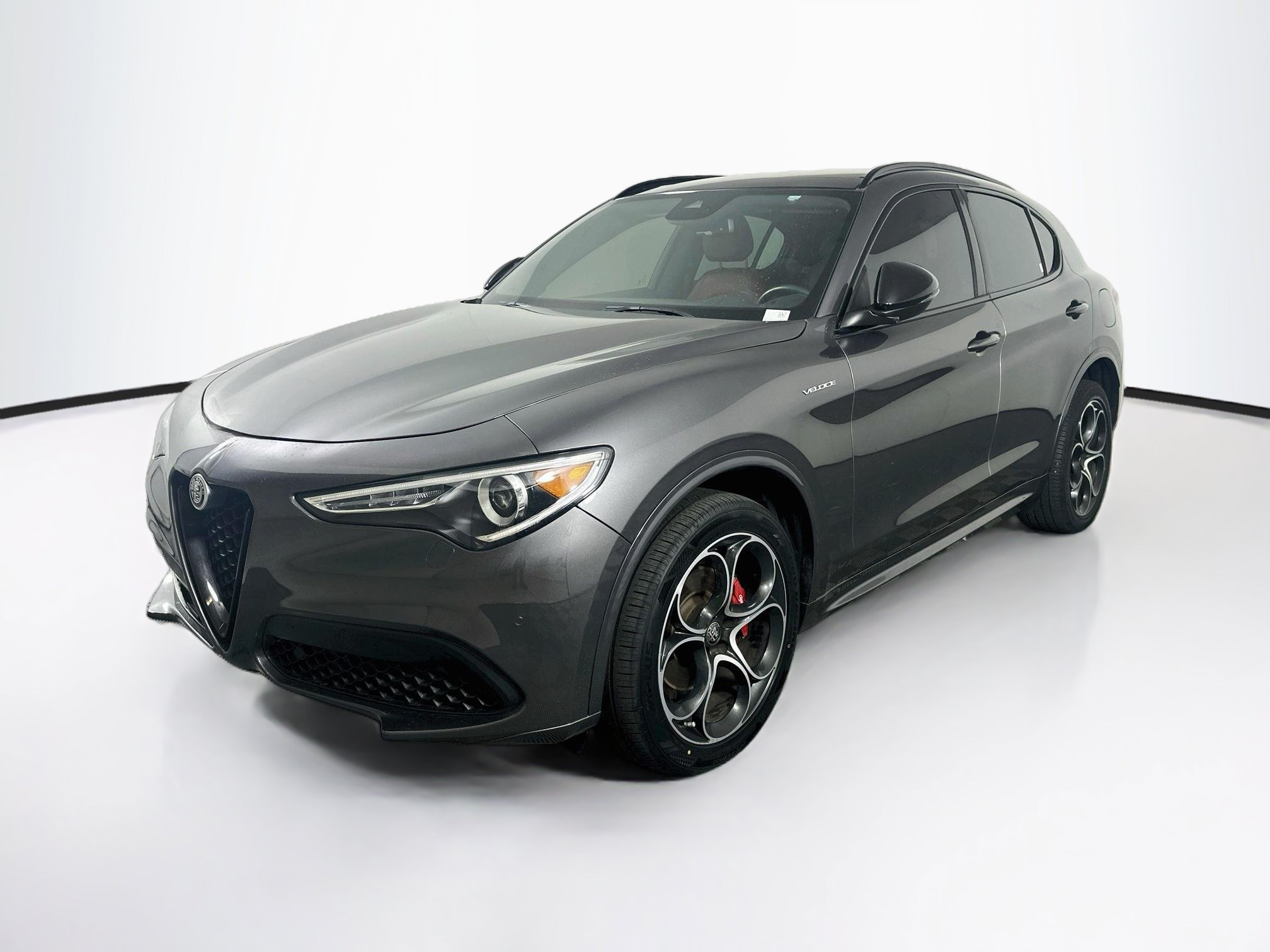 Used 2023 Alfa Romeo Stelvio Veloce AWD/4WD image 3