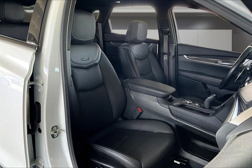 Certified 2024 Cadillac XT4 Premium Luxury AWD/4WD image 29