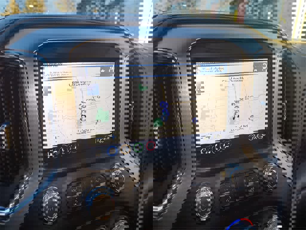 Used 2020 GMC Sierra 1500 SLT image 18