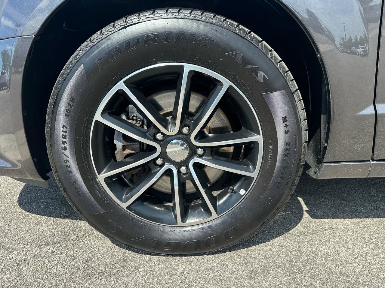 Used 2016 Dodge Grand Caravan R/T FWD image 16