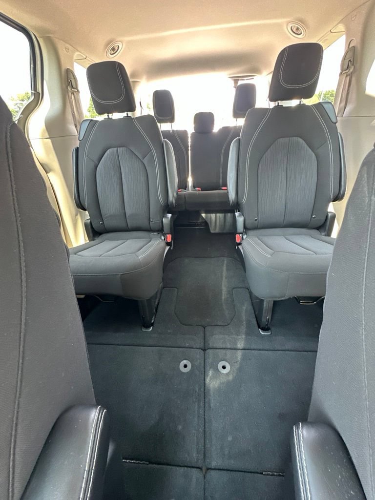 Used 2024 Chrysler Voyager LX FWD image 9