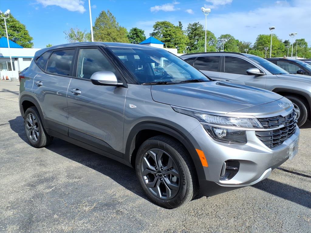 Used 2026 Kia Seltos LX AWD/4WD image 2