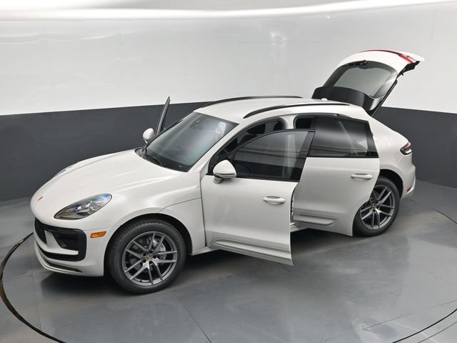 Used 2024 Porsche Macan AWD/4WD image 20