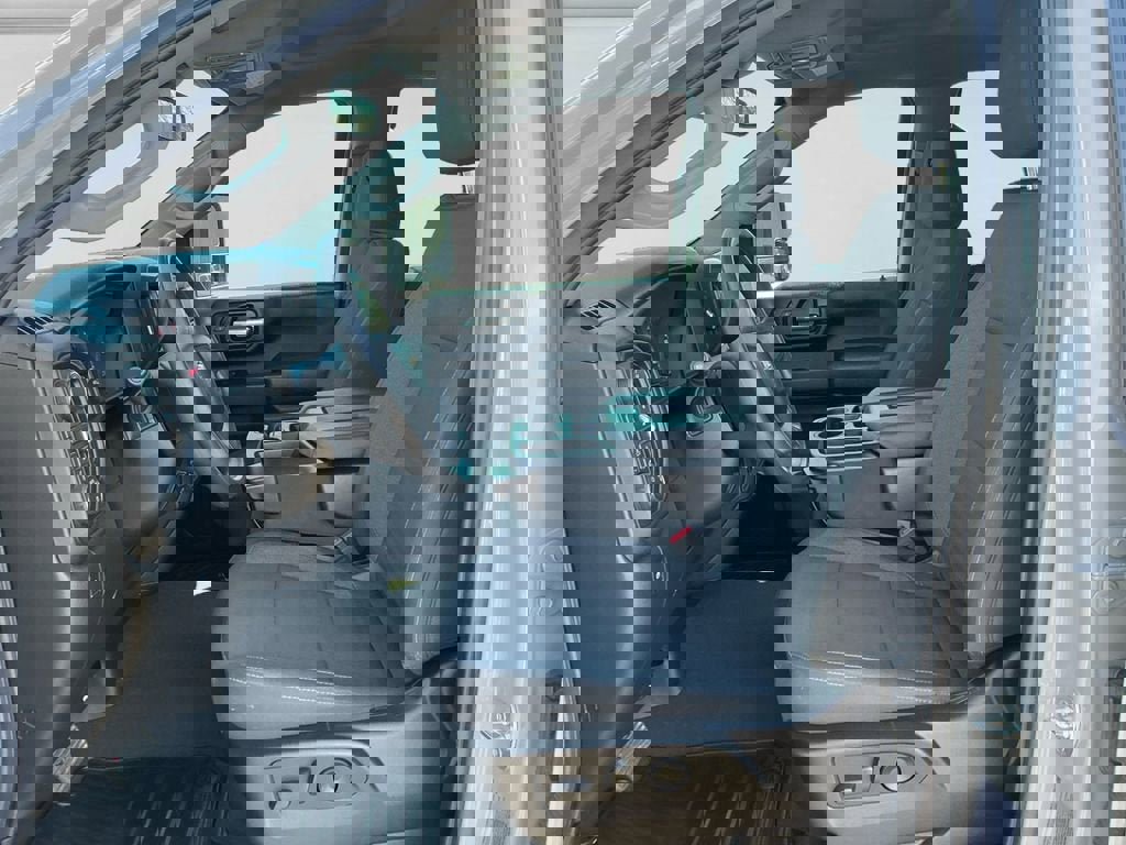 Used 2025 Chevrolet Silverado 2500 Custom w/ Custom Value Package image 10