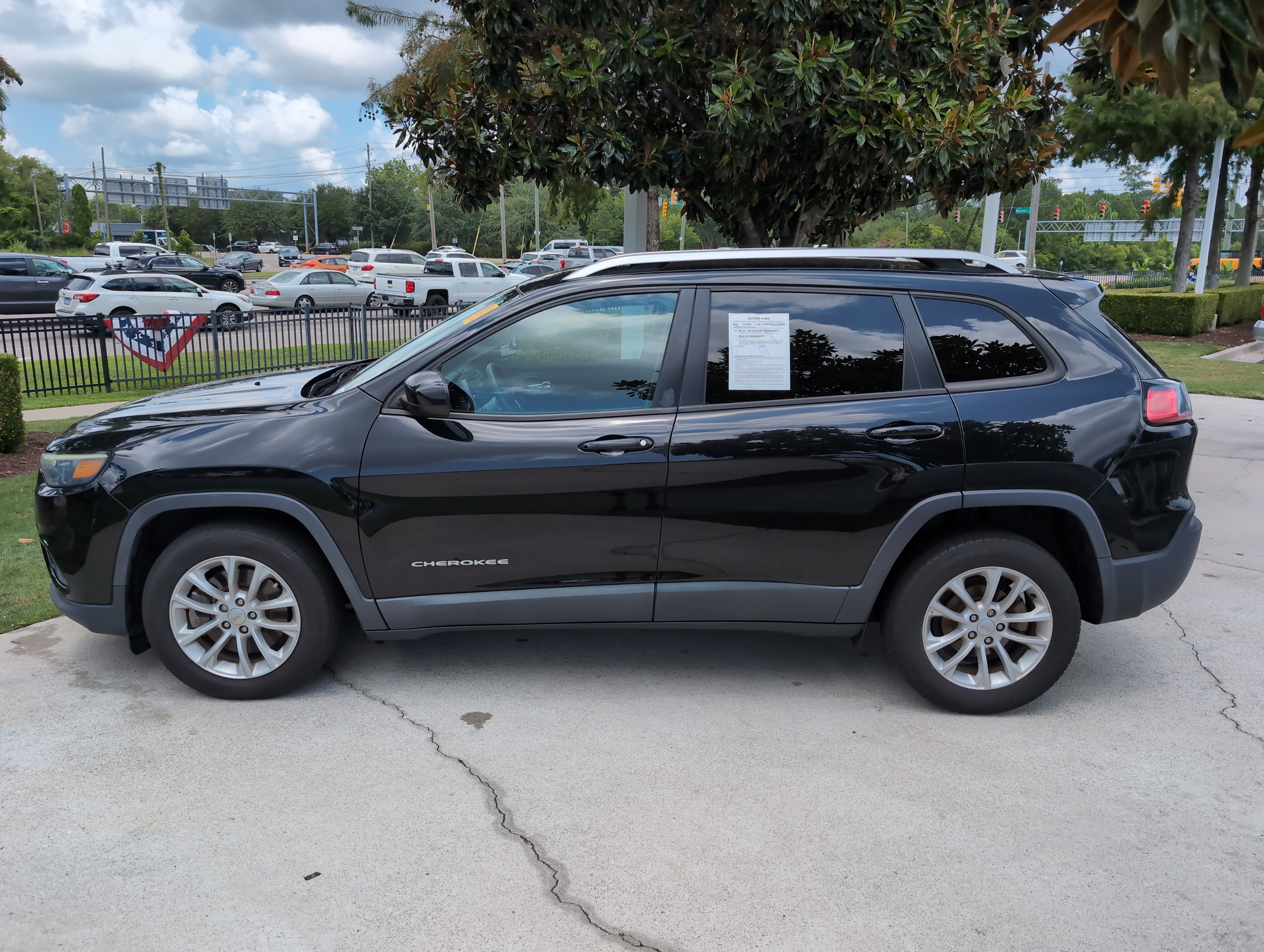 Used 2020 Jeep Cherokee Latitude FWD image 7
