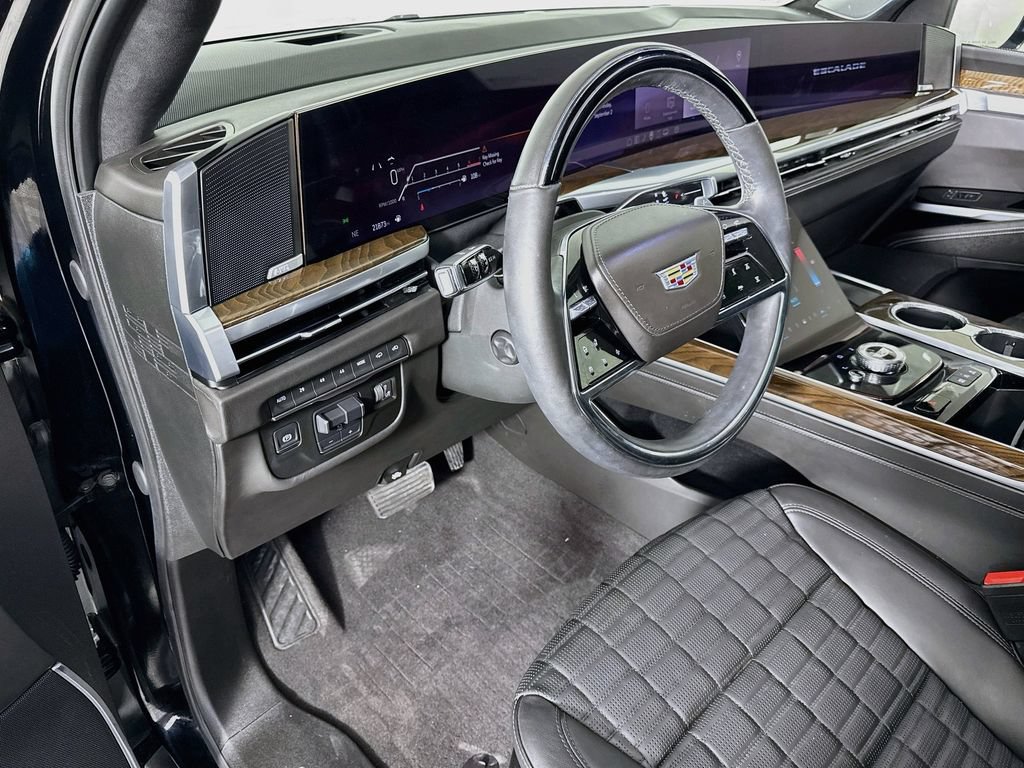 Used 2025 Cadillac Escalade Sport Platinum w/ LPO, ONYX Package AWD/4WD image 9