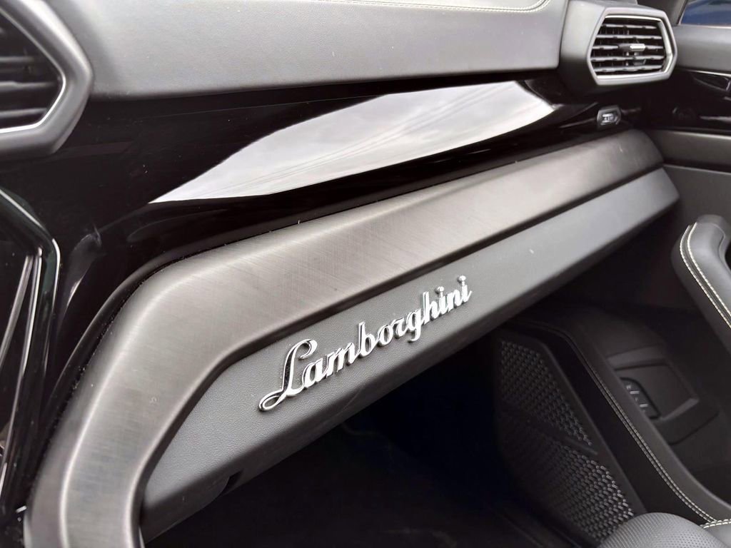 Used 2023 Lamborghini Urus S image 42