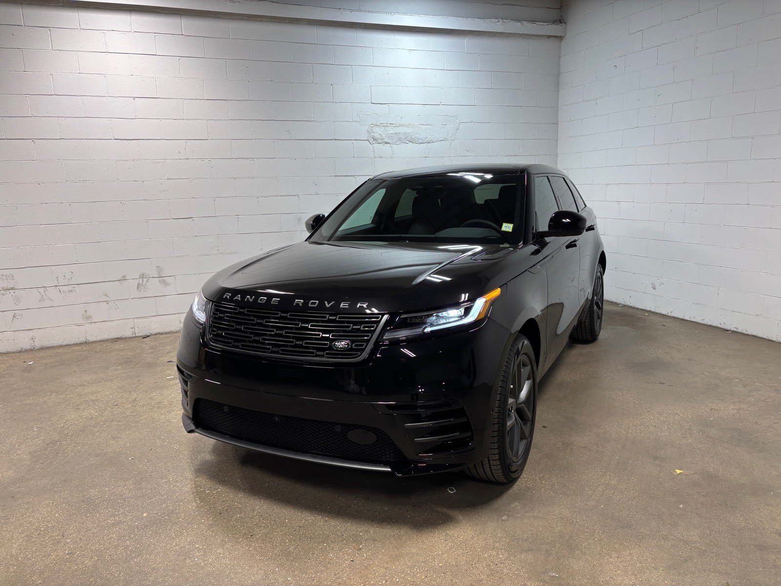 New 2026 Land Rover Range Rover Velar Dynamic SE AWD/4WD image 2