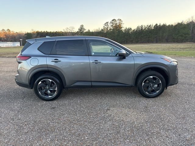 Used 2024 Nissan Rogue SV AWD/4WD image 7