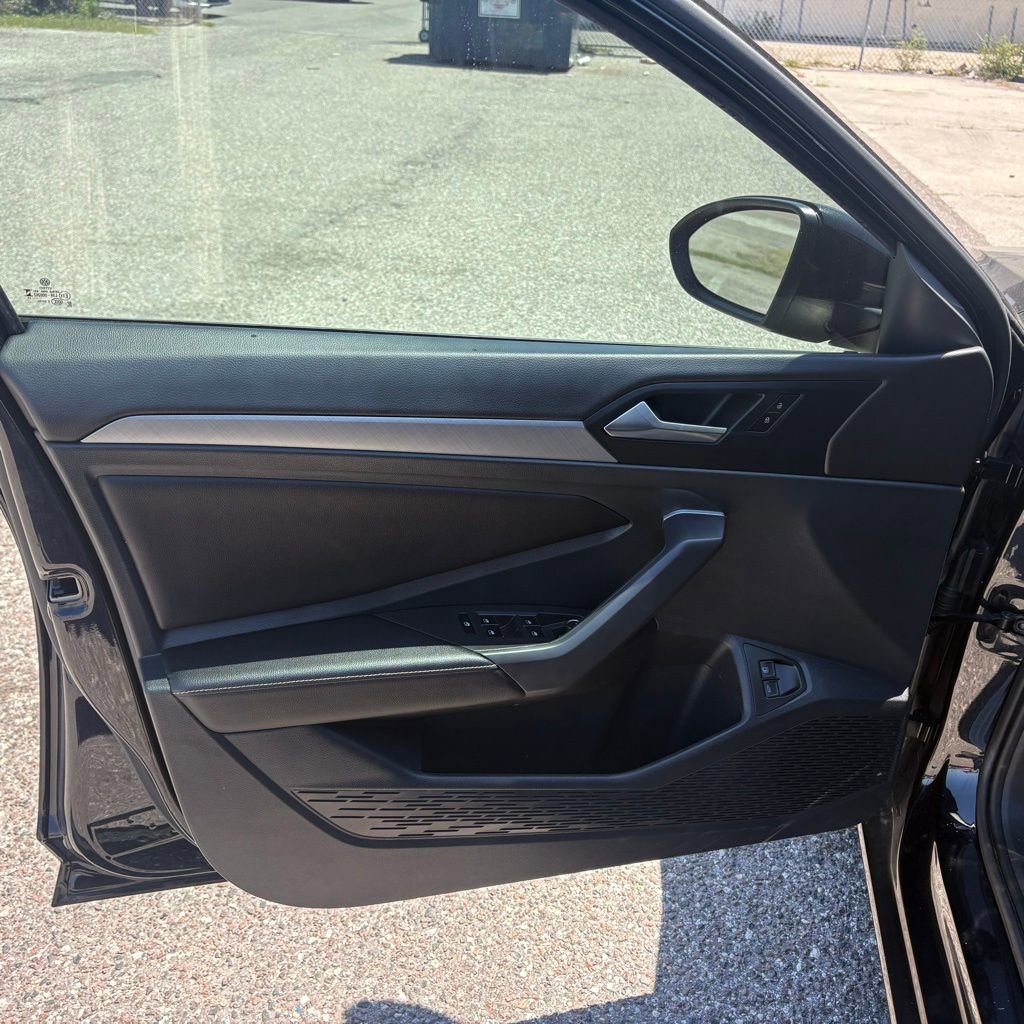 Used 2023 Volkswagen Jetta SE image 10