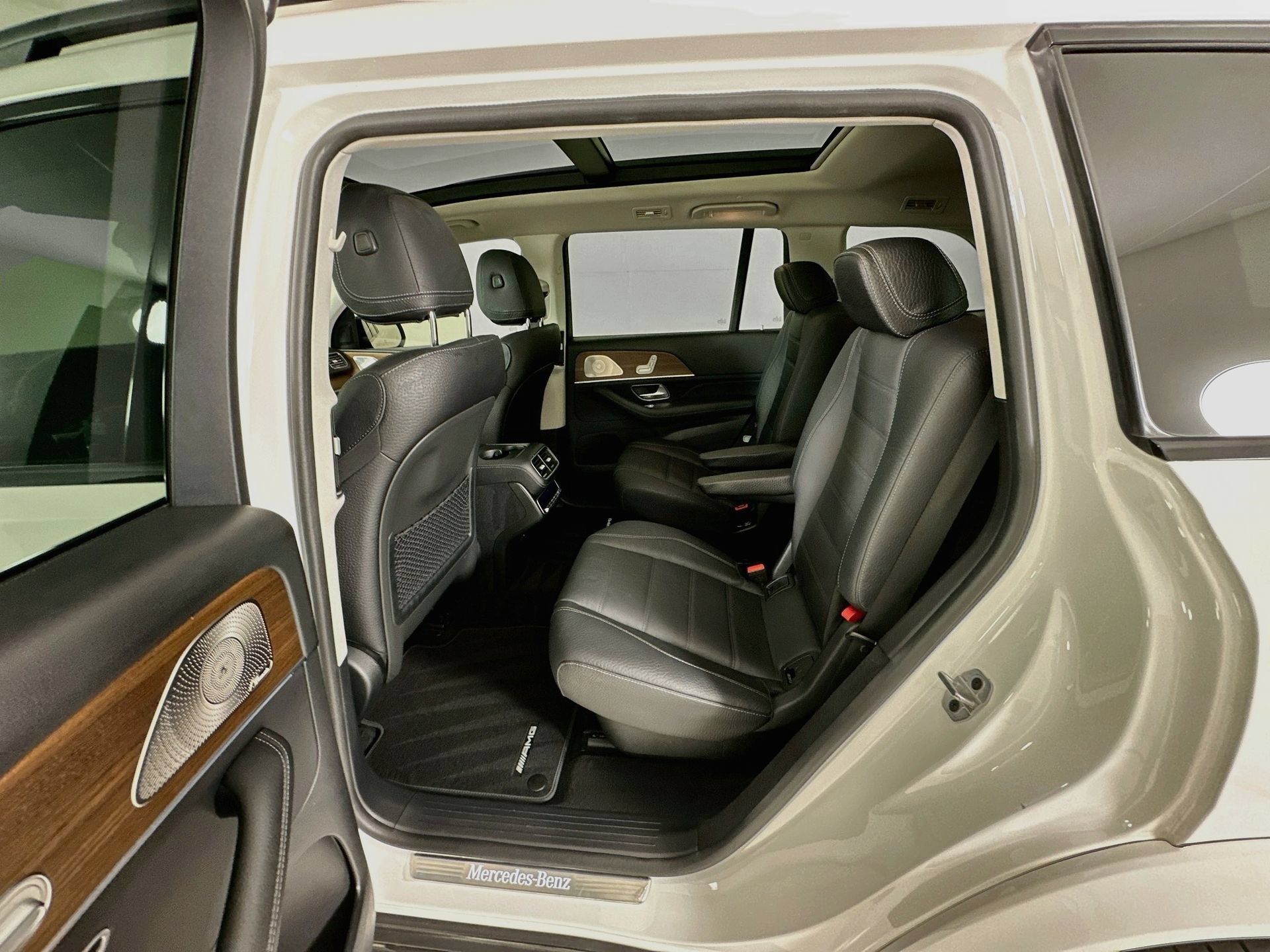 Used 2024 Mercedes-Benz GLS 450 4MATIC image 27