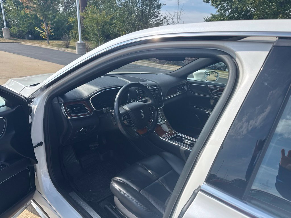 Used 2018 Lincoln Continental Select AWD/4WD image 7