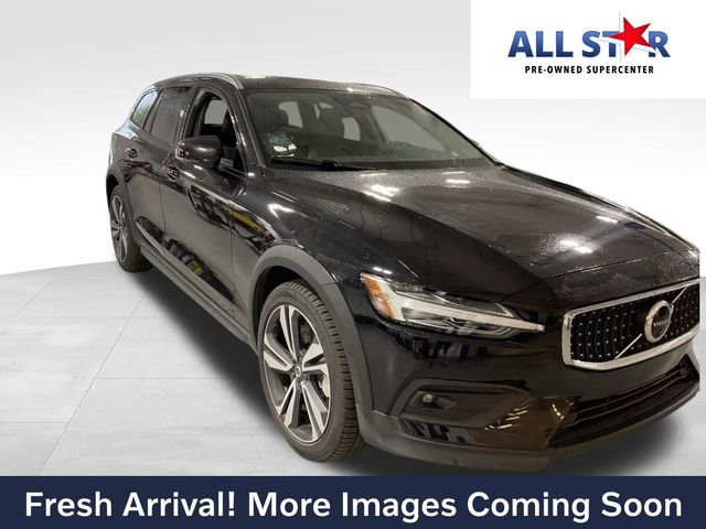 Used 2025 Volvo V60 B5 Cross Country Plus image 1