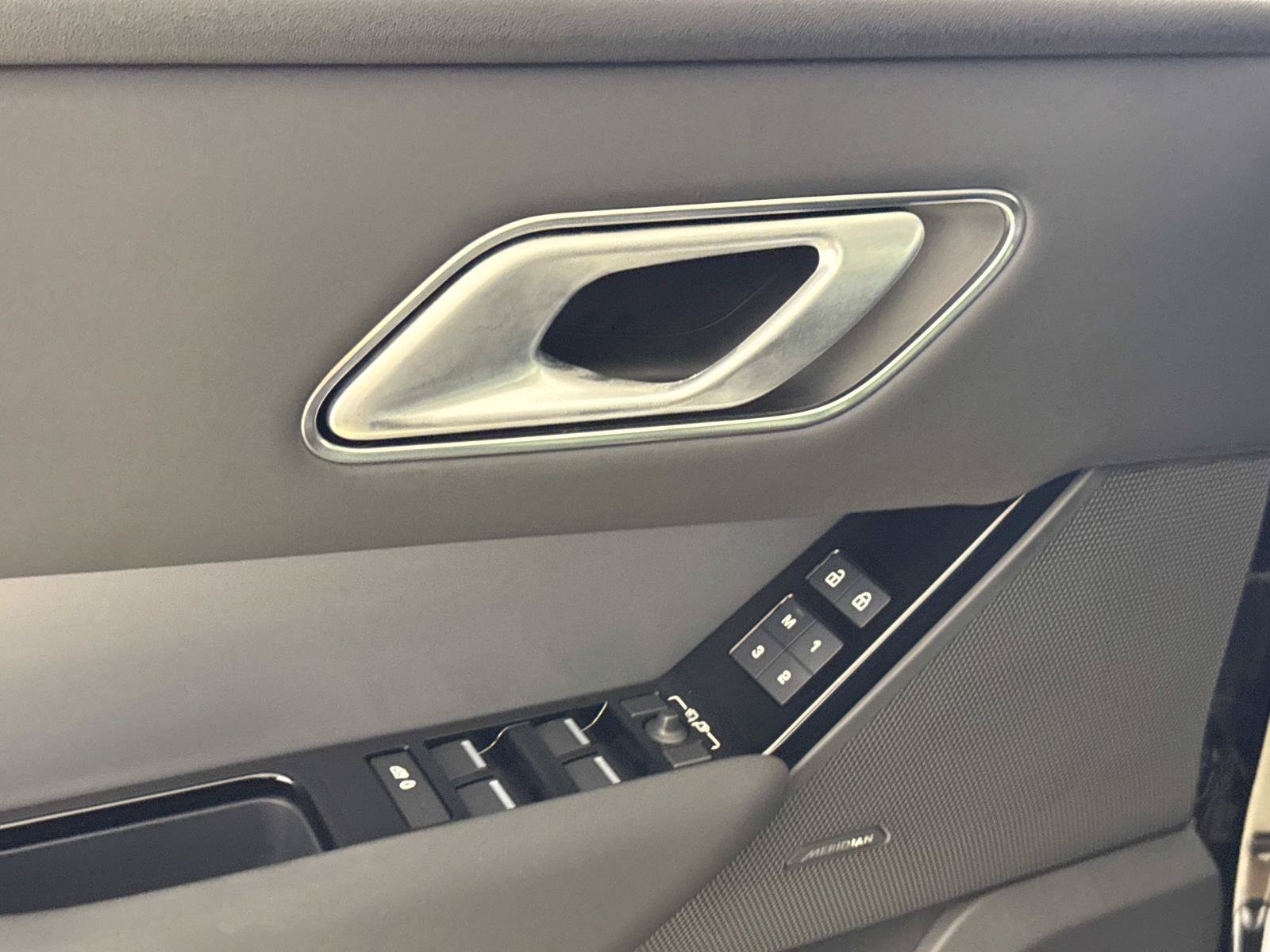 Used 2024 Land Rover Range Rover Velar S AWD/4WD image 18