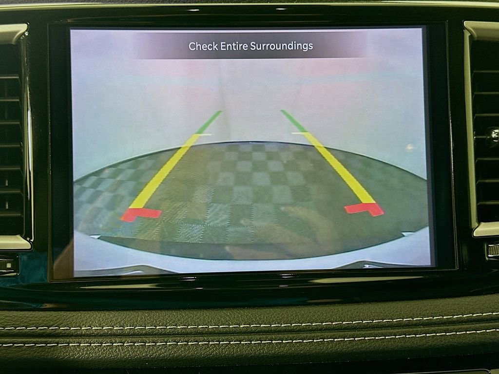 Used 2023 Chrysler Pacifica Touring-L image 13