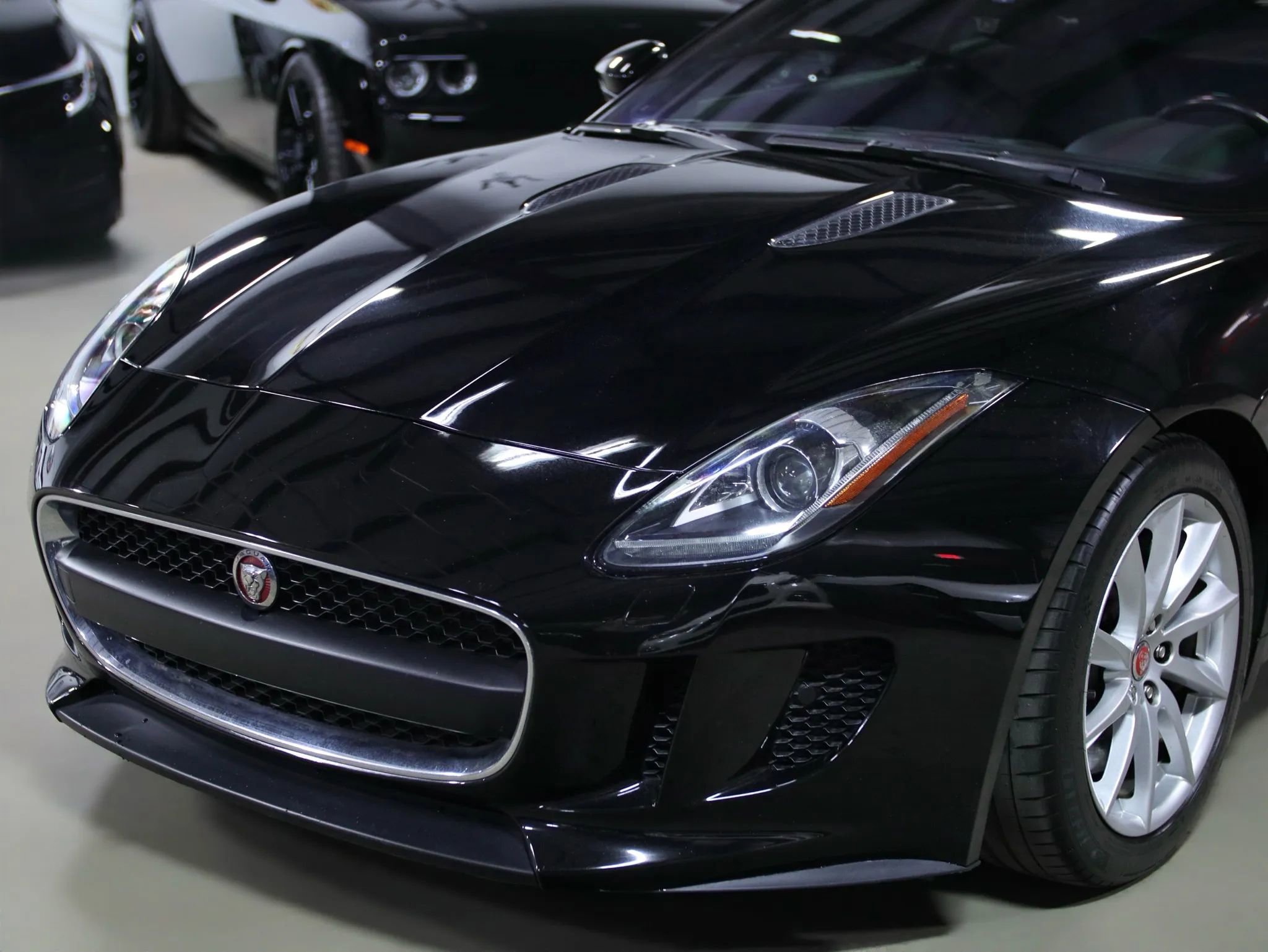 Used 2017 Jaguar F-TYPE Coupe image 7