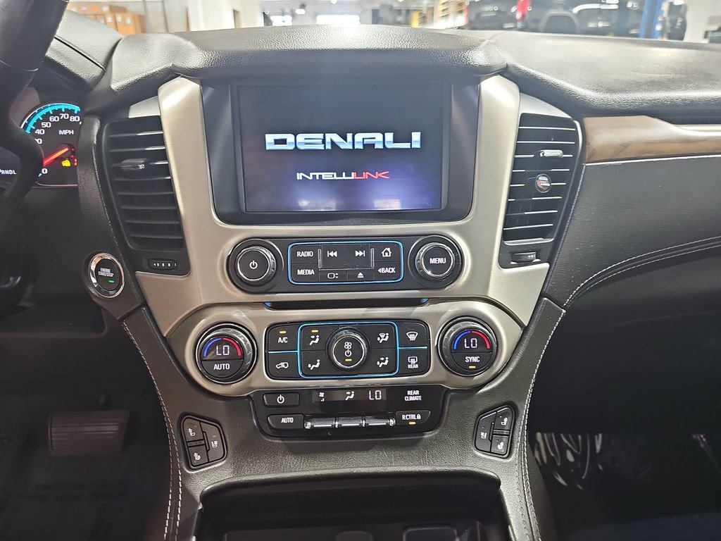 Used 2020 GMC Yukon Denali w/ Denali Ultimate Package AWD/4WD image 26