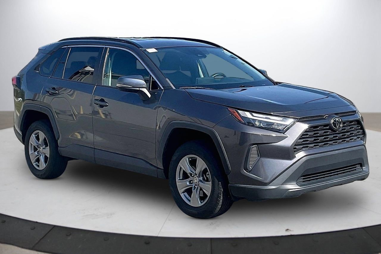 Used 2022 Toyota RAV4 XLE image 2