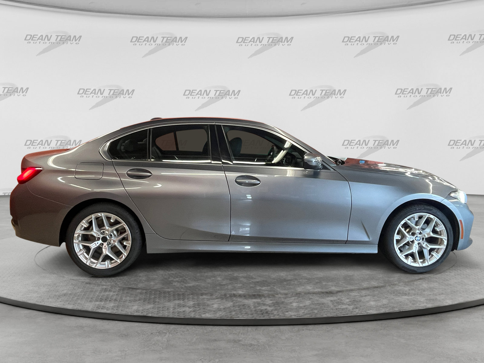 Used 2026 BMW 330i xDrive Sedan AWD/4WD image 9