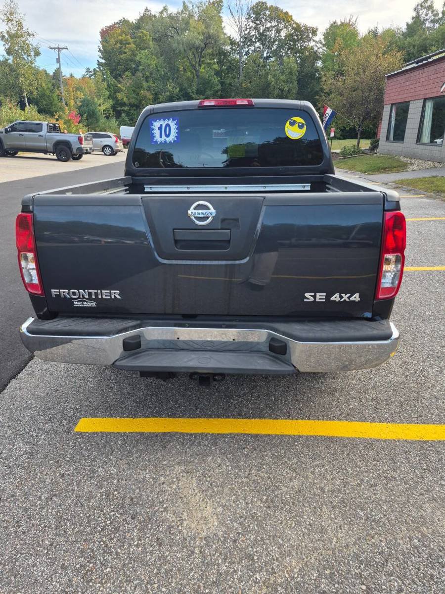 Used 2010 Nissan Frontier SE AWD/4WD image 4
