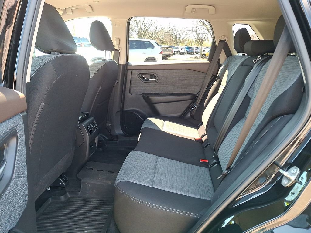Used 2023 Nissan Rogue SV image 13