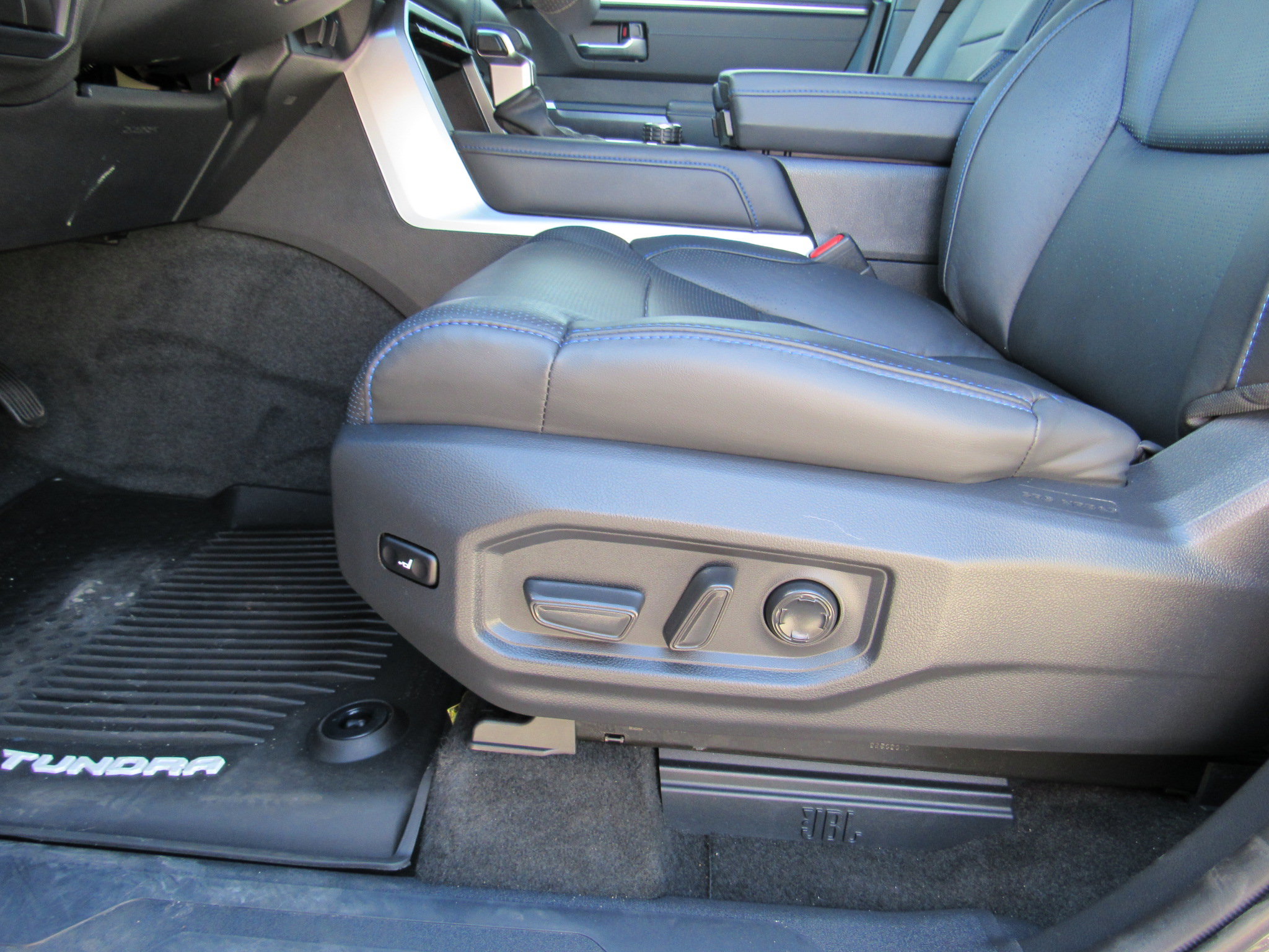 Used 2023 Toyota Tundra Platinum AWD/4WD image 15