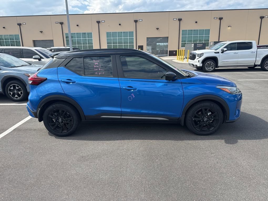 Used 2023 Nissan Kicks SR w/ SR Premium Package FWD image 2