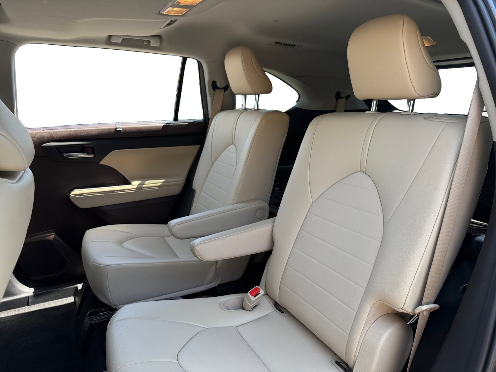Used 2021 Toyota Highlander XLE image 13