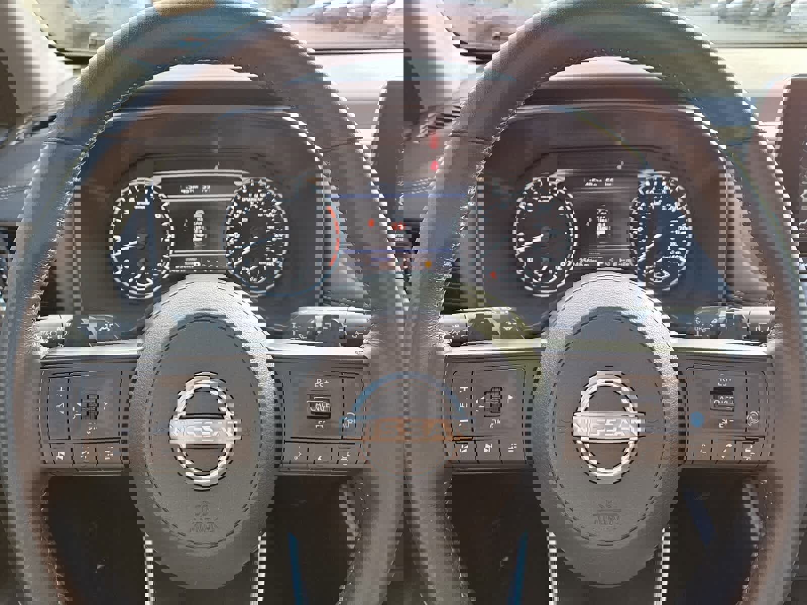 Used 2024 Nissan Rogue SV w/ SV Premium Package image 11