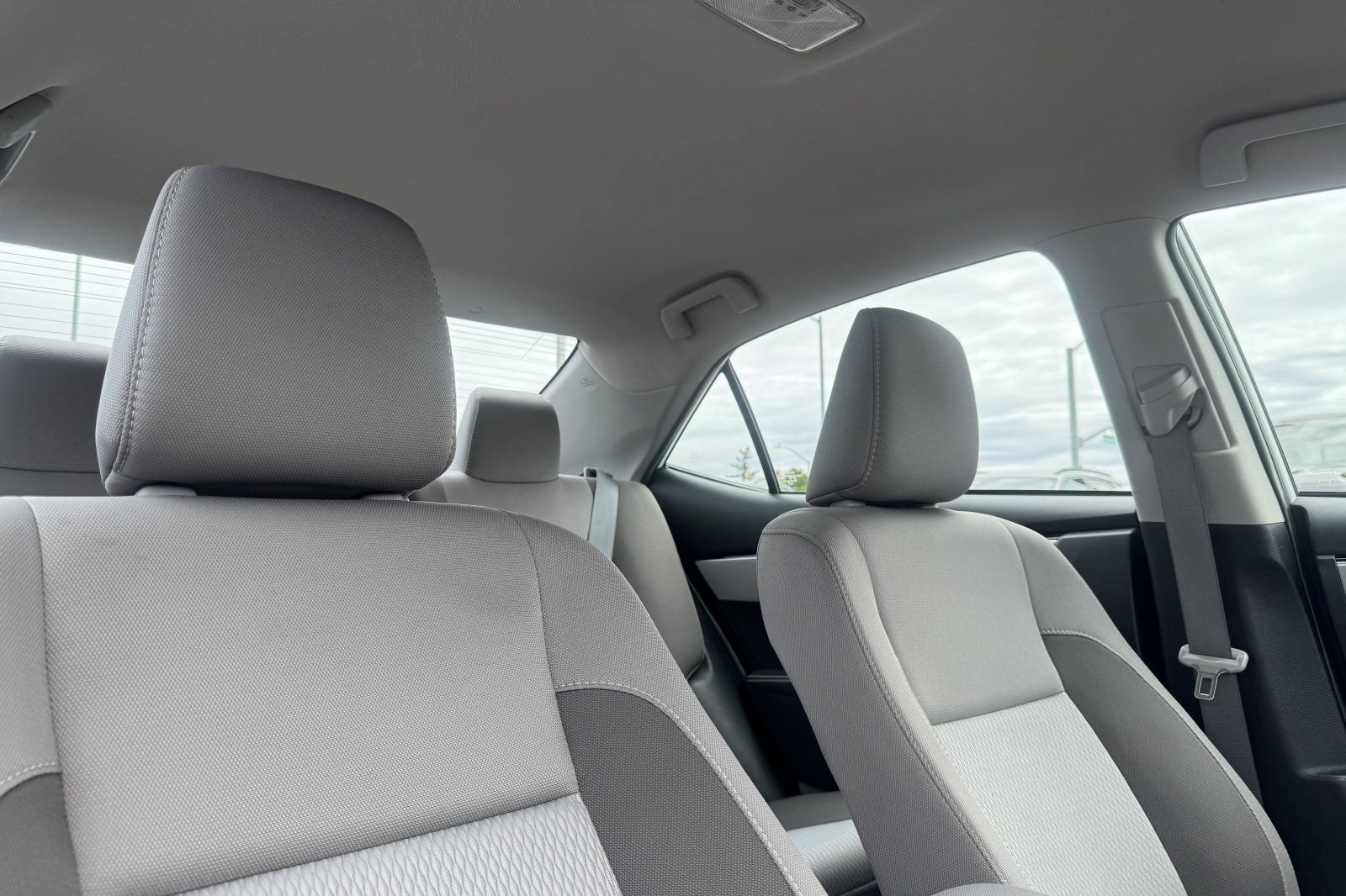 Used 2019 Toyota Corolla LE w/ Carpet Mat Package (TMS) FWD image 18